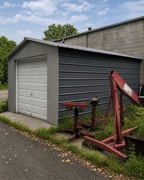 More Photos Of 262 Quassaick Ave, New Windsor Township Auto Repair For Sale