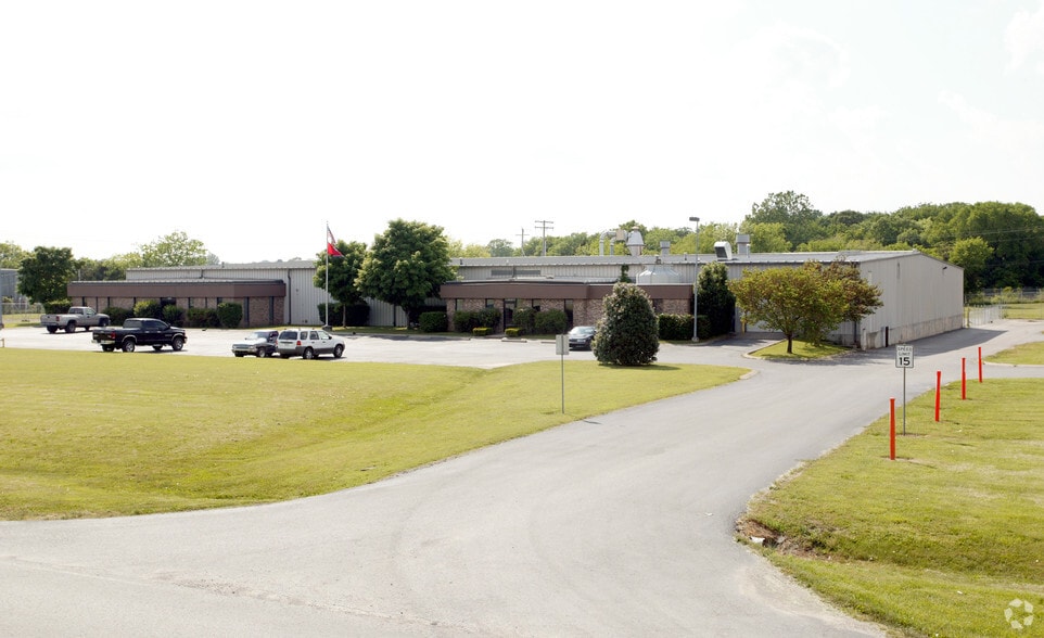 More Photos Of 314 Babb Dr, Lebanon Distribution For Sale