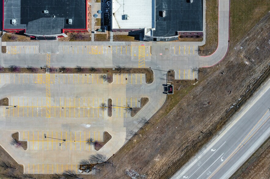 More Photos Of 2301 Jones Blvd, Coralville Medical For Lease