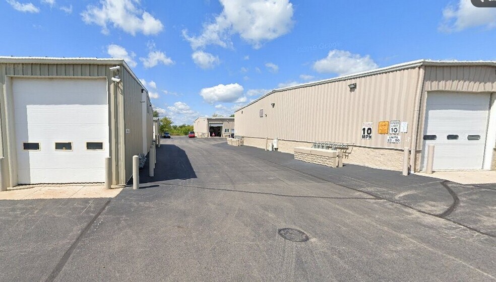 More Photos Of 27992 W State Route 120, Lakemoor Warehouse For Lease