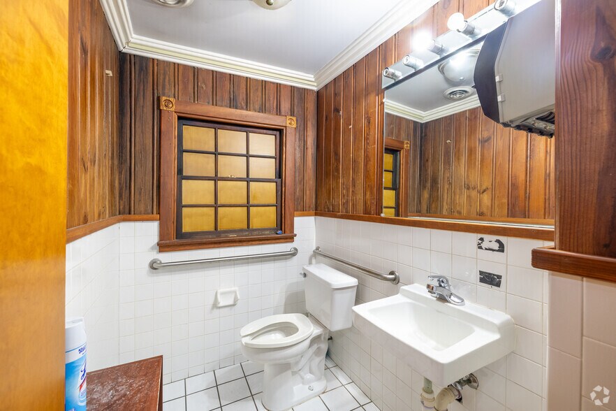 More Photos Of 4933-4935 Virginia Beach Blvd, Virginia Beach Auto Dealership For Lease