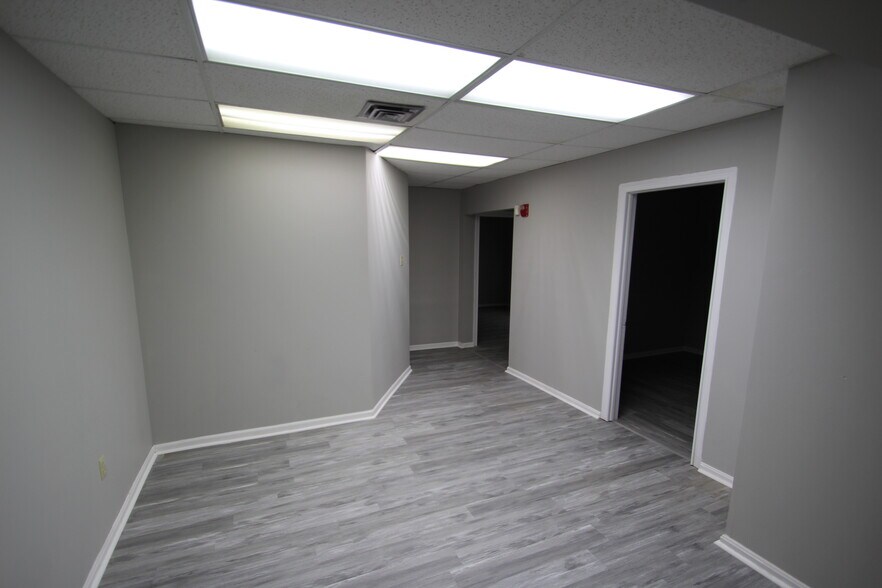 More Photos Of 799 N Court St, Medina Office For Lease