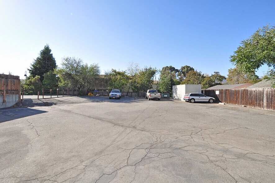 More Photos Of 124 Spring St, Pleasanton Convenience Store For Sale