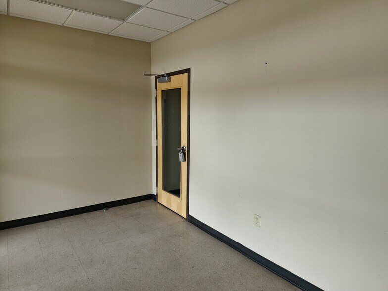 More Photos Of 514 E Pershing Ave, Riverton Freestanding For Lease