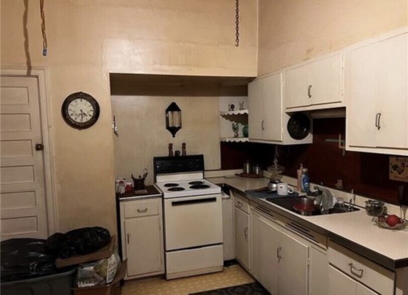 More Photos Of 107 E Wallace Ave, New Castle Office For Sale