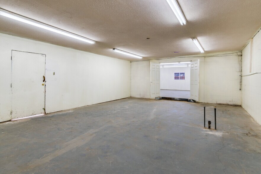 More Photos Of 947 W Ramsey St, Banning Freestanding For Sale