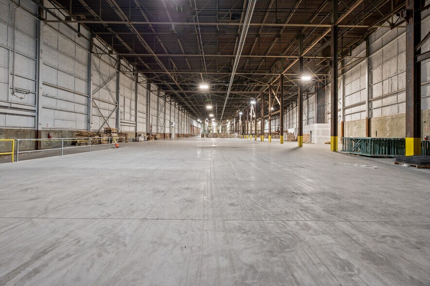 More Photos Of 640 N Washington Ave, Bridgeport Warehouse For Lease