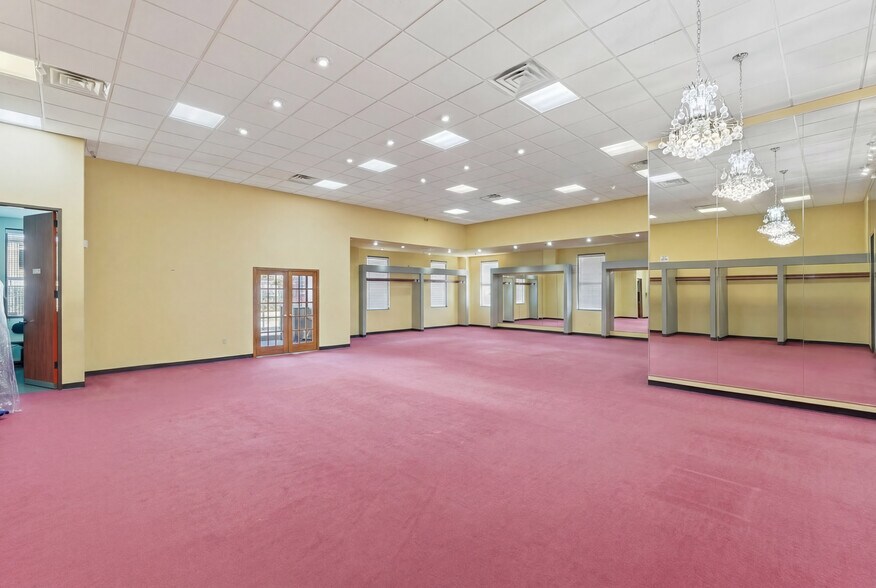 More Photos Of 15440 Ridge Park Dr, Houston Office For Sale