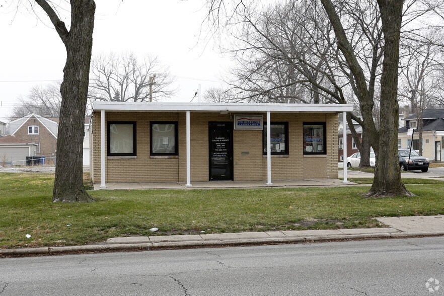 Primary Photo Of 8200 S King Dr, Chicago Office Residential For Sale