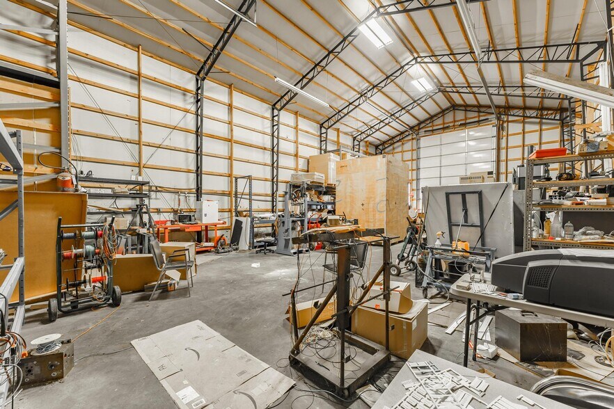 More Photos Of 12182 Peach Orchard Rd, Bentonville Warehouse For Sale