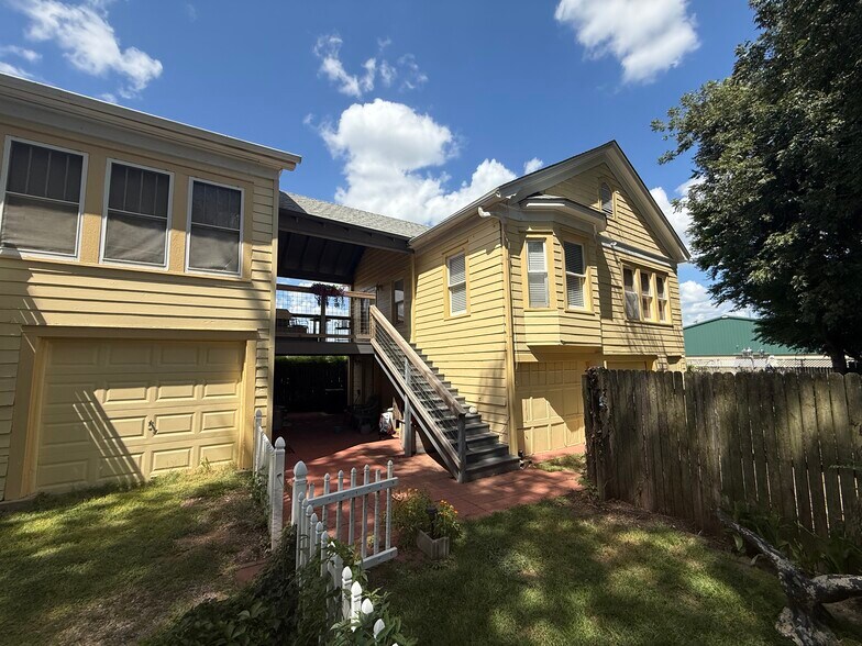 More Photos Of 611 W Woldert St, Tyler Hospitality For Sale