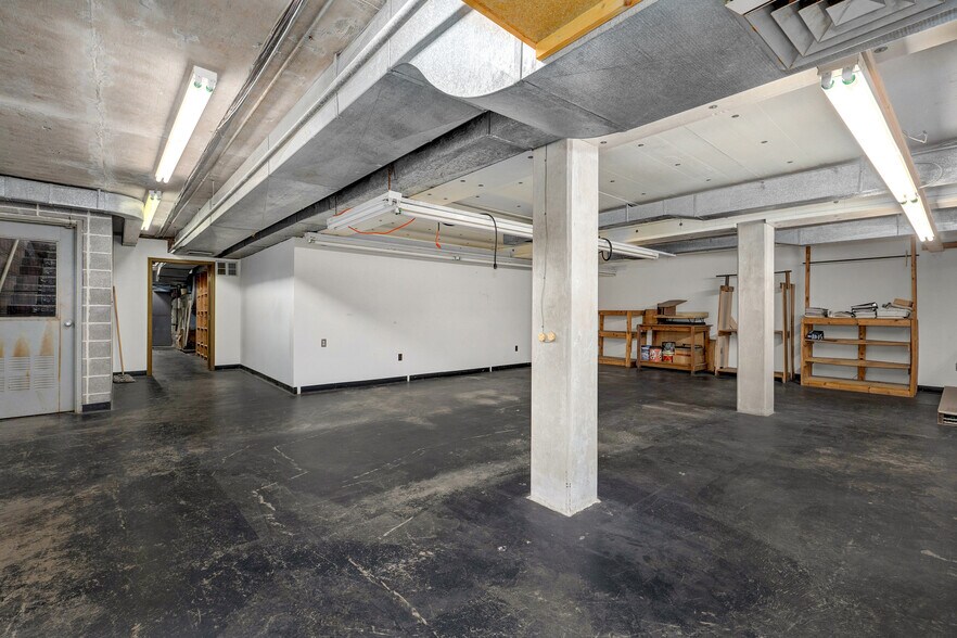 More Photos Of 532 E Walnut St, Springfield Freestanding For Sale