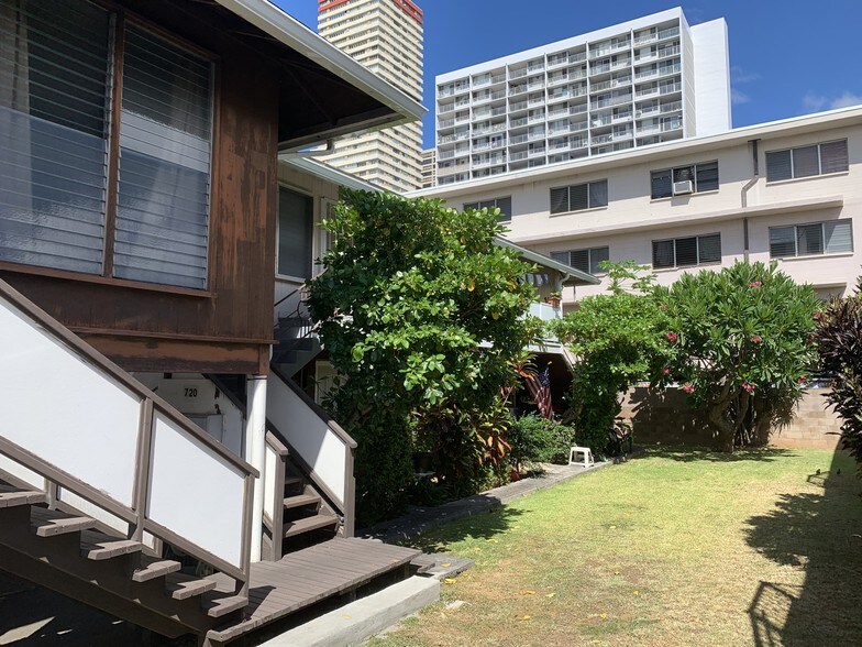 More Photos Of 720 Mahiai Pl, Honolulu Apartments For Sale