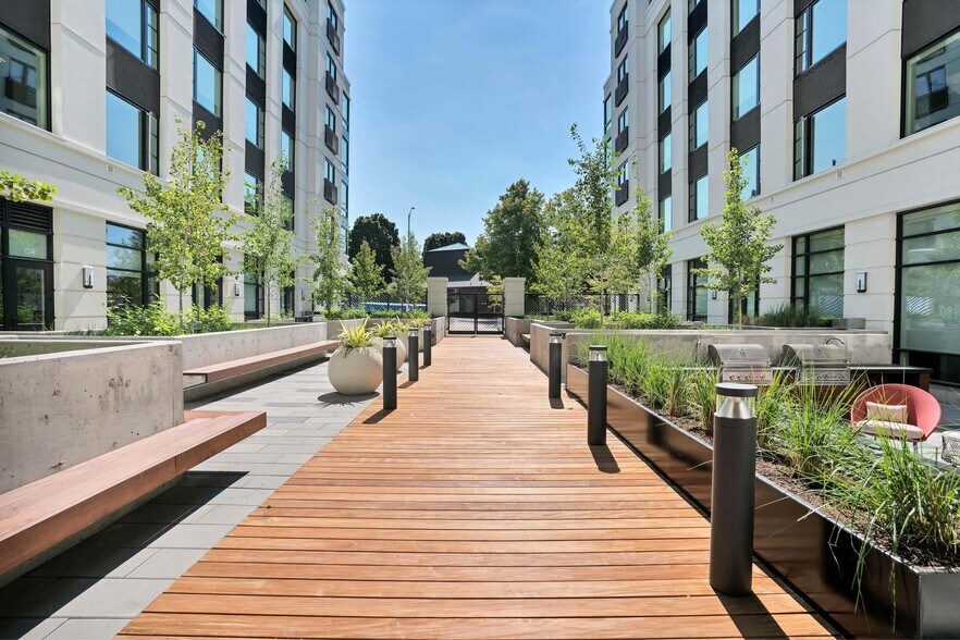 More Photos Of 518 NE 20th Ave, Portland Apartments For Lease