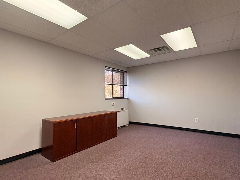 More Photos Of 2 Byram Brook Pl, Armonk Medical For Lease