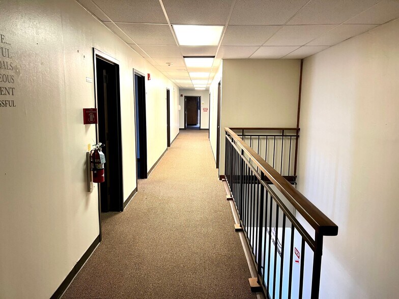 More Photos Of 8909 Jackrabbit Rd, Houston Unknown For Lease