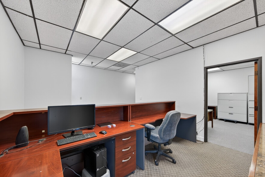 More Photos Of 4125 Market St, Ventura Light Manufacturing For Sale