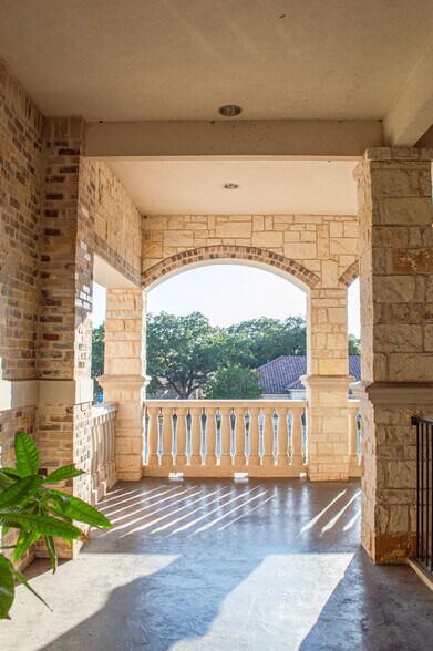 More Photos Of 1314 E Sonterra Blvd, San Antonio Medical For Sale