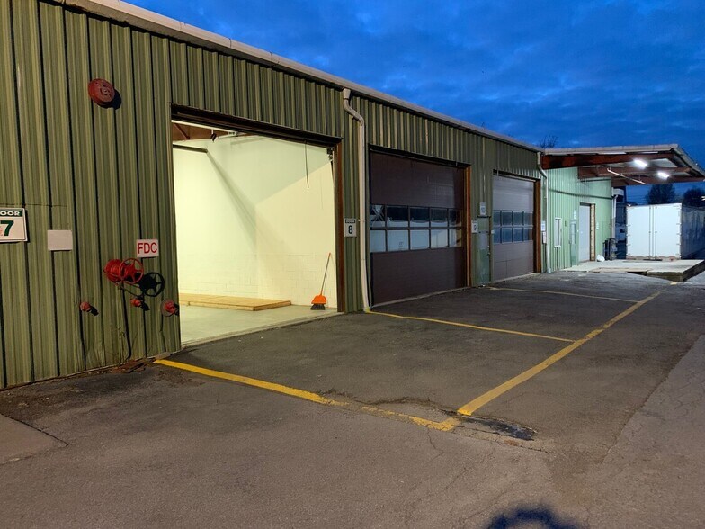 More Photos Of 3199 Albany Post Rd, Buchanan Warehouse For Lease