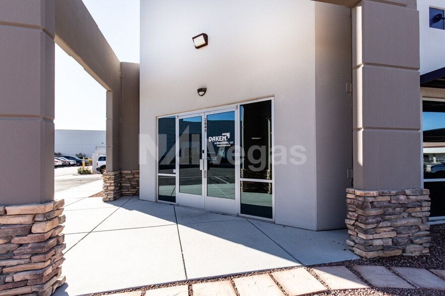 More Photos Of 2645 W Cheyenne Ave, North Las Vegas Research And Development For Sale