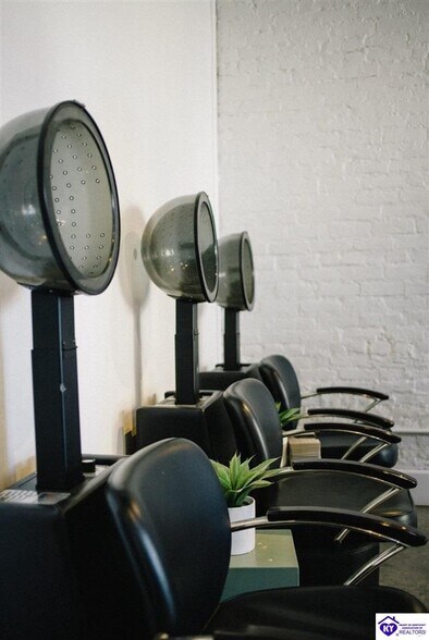 More Photos Of 130 E Main St, Campbellsville Storefront Retail Office For Sale