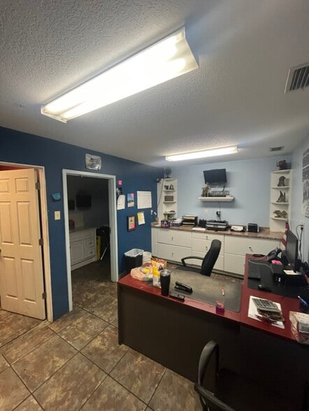 More Photos Of 181 James St, Venice Warehouse For Sale