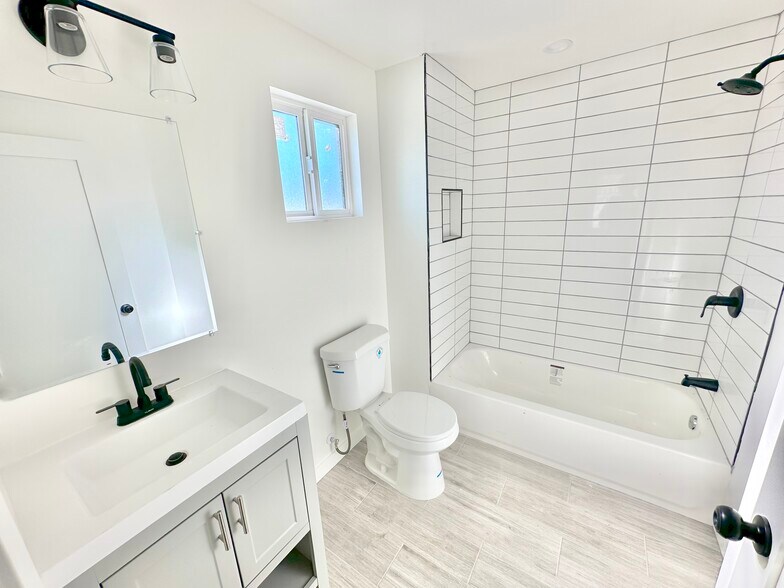 More Photos Of 1637-1639 1/2 Micheltorena St, Los Angeles Apartments For Sale