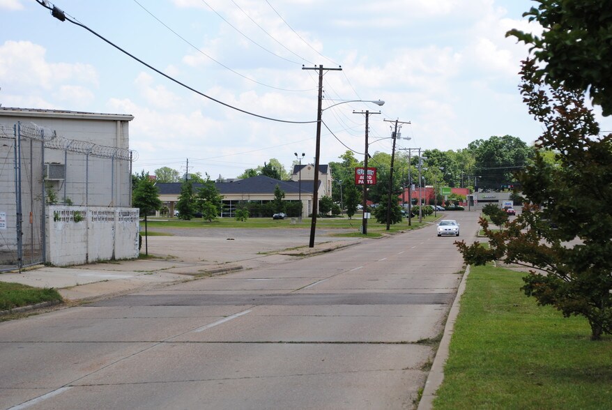 More Photos Of 2600 Medgar Evers Blvd, Jackson Auto Repair For Sale