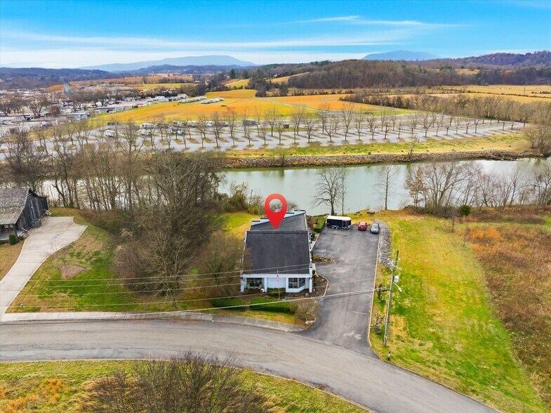 More Photos Of 2376 Business Center Cir, Sevierville Freestanding For Sale