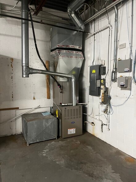 More Photos Of 3857 24th Ave, Fort Gratiot Storefront For Lease