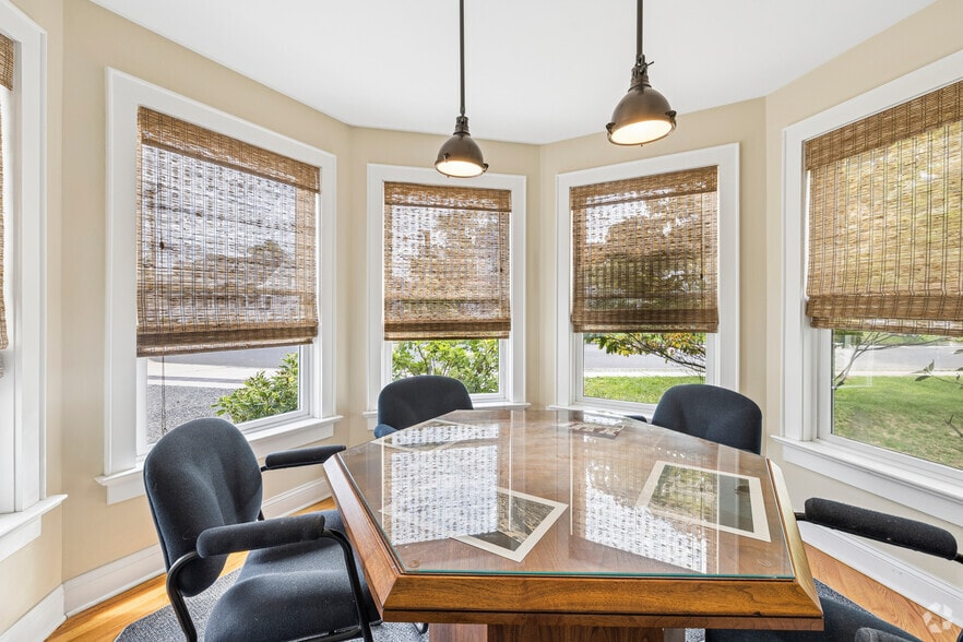 More Photos Of 704 Howe St, Point Pleasant Office For Sale
