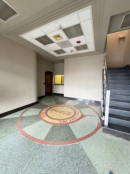 More Photos Of 1913 W State St, Bristol Warehouse For Lease