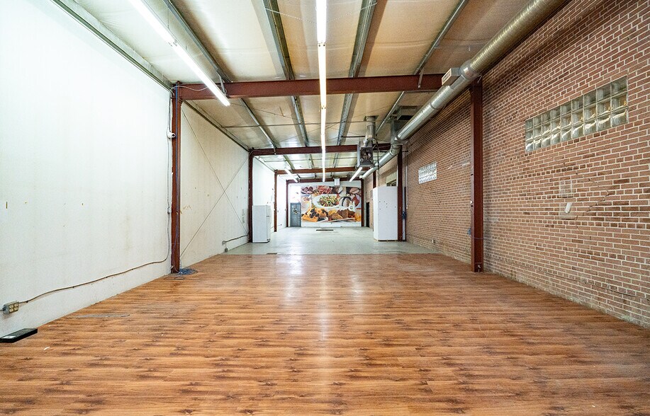 More Photos Of 1808 St Matthews Av, Winnipeg Office For Lease