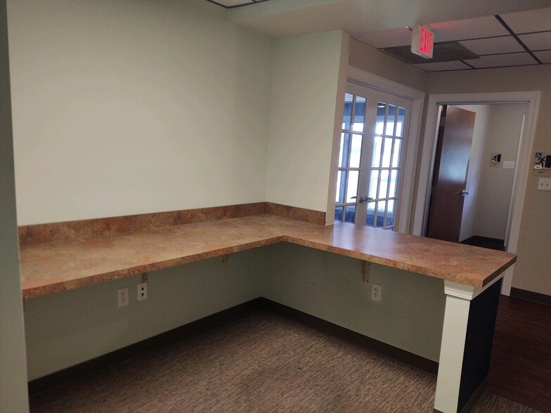 More Photos Of 195 Willow St, Reinholds Medical For Lease