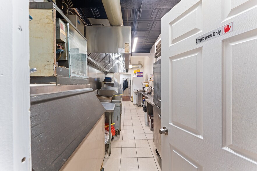 More Photos Of 811 Dixwell Ave, Hamden Flex For Sale