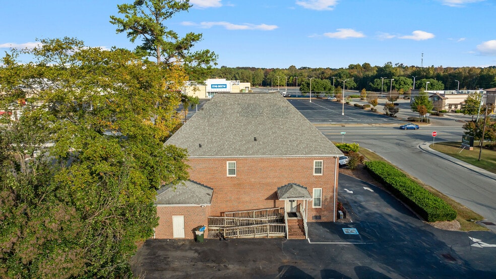 More Photos Of 706 N Berkeley Blvd, Goldsboro Freestanding For Sale