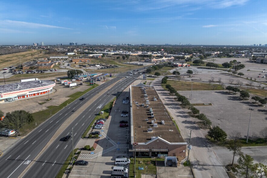 More Photos Of 15015 Westheimer Rd, Houston Unknown For Lease