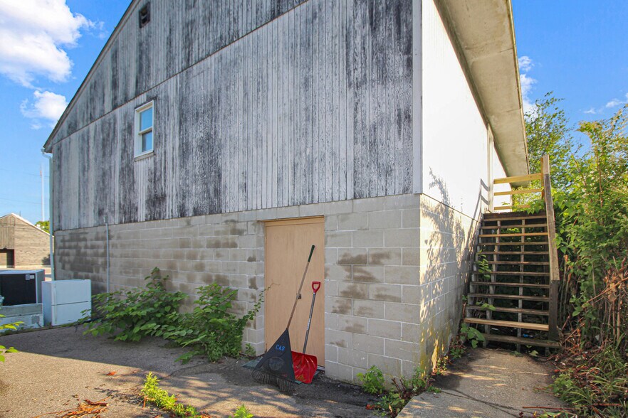 More Photos Of 170 Main St, Westerly Warehouse For Sale