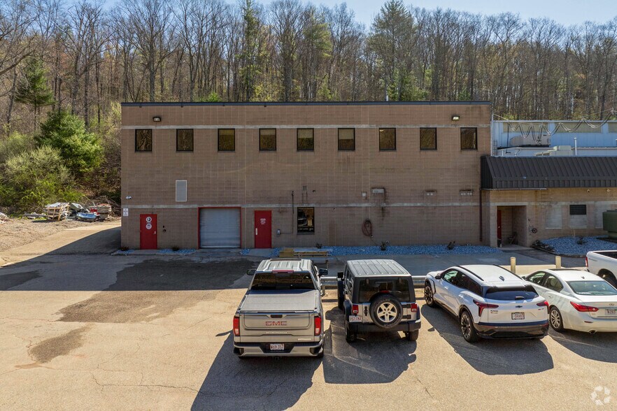 More Photos Of 24 E Brookfield Rd, North Brookfield Manufacturing For Sale
