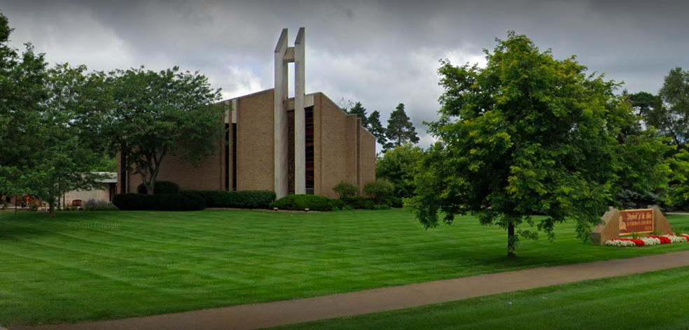 Primary Photo Of 2905 S Commerce Rd, Wolverine Lake Religious Facility For Lease