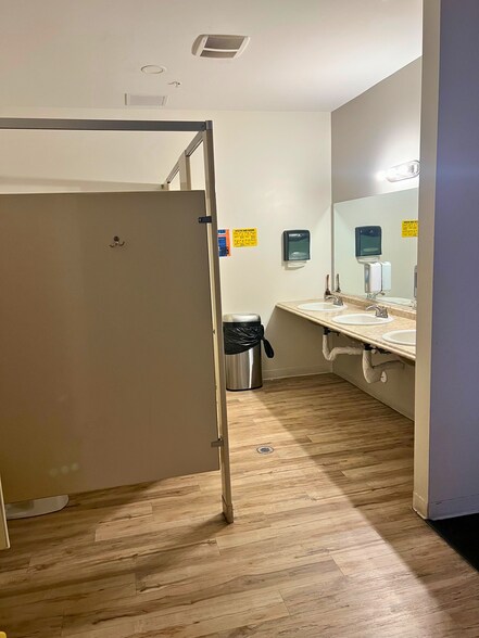 More Photos Of 1020 W Francis Ave, Spokane Freestanding For Lease