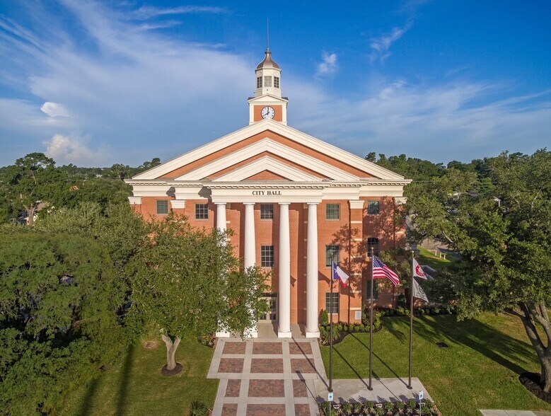 More Photos Of 1506 Avenue D, Katy Office For Sale