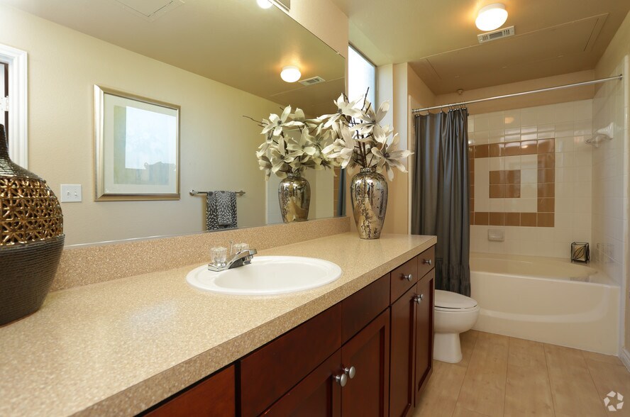 More Photos Of 2000 E Arapaho Rd, Richardson Apartments For Lease