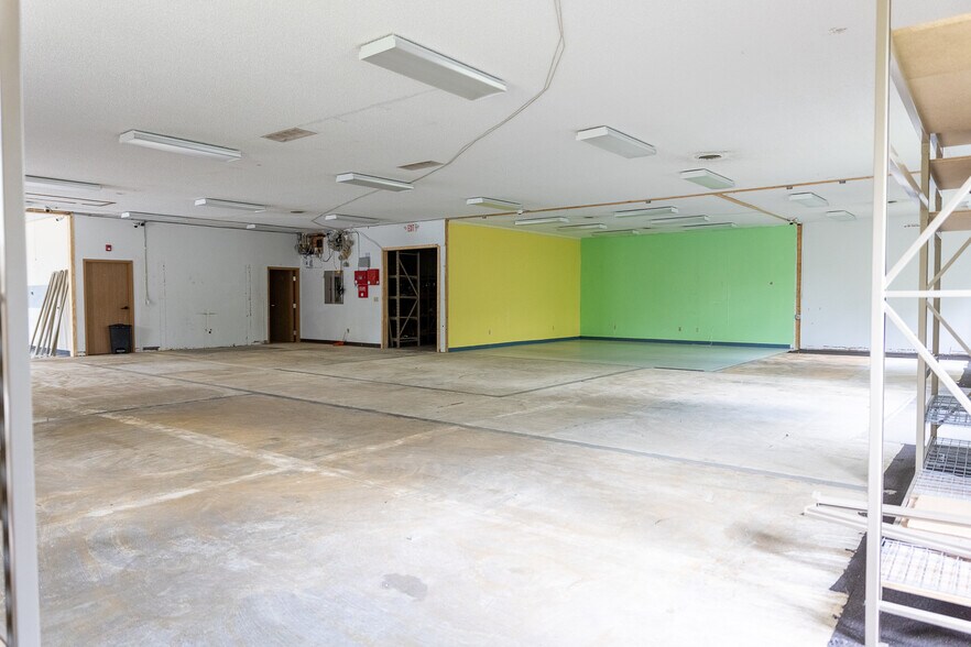 More Photos Of 493 Bev Rd, Youngstown Warehouse For Sale