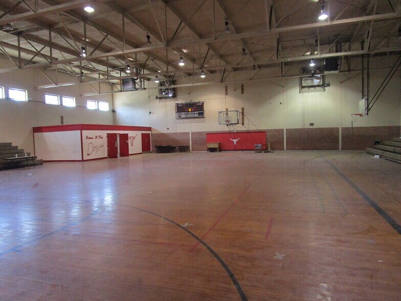 More Photos Of 700 W Houston St, Marshall Schools For Sale