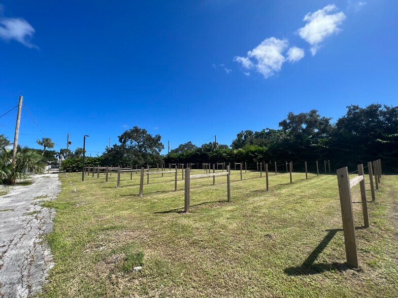 More Photos Of 1254 Okeechobee Rd, West Palm Beach Office Residential For Lease