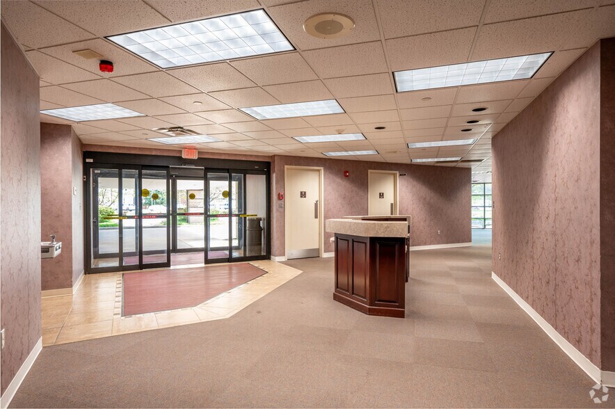 More Photos Of 940 N Marr Rd, Columbus Medical For Lease