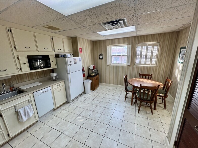 More Photos Of 620 4th St, Graham Office For Sale