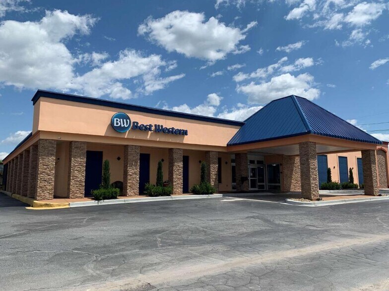 Primary Photo Of 5009 Pelham Rd, Greenville Hotel For Sale
