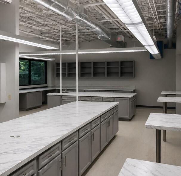 More Photos Of 2000 Lake Park Dr SE, Smyrna Office For Lease